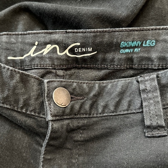 INC DENIM, BLACK, 5 POCKET JEANS. STRETCHY, SOFT FABRIC, SKINNY LEG. SIZE 16 - Picture 6 of 7